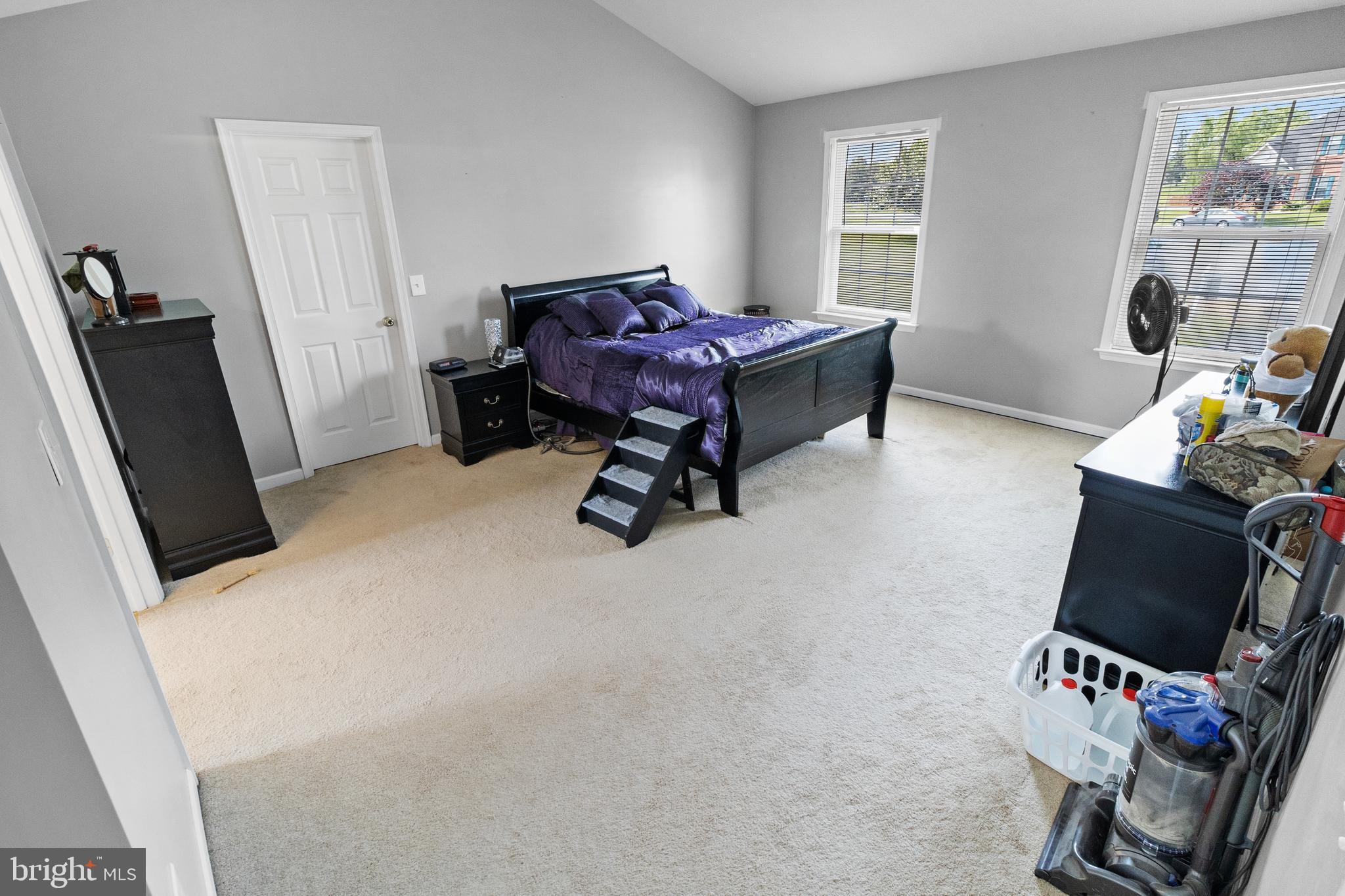 RIVER HILLS - Residential