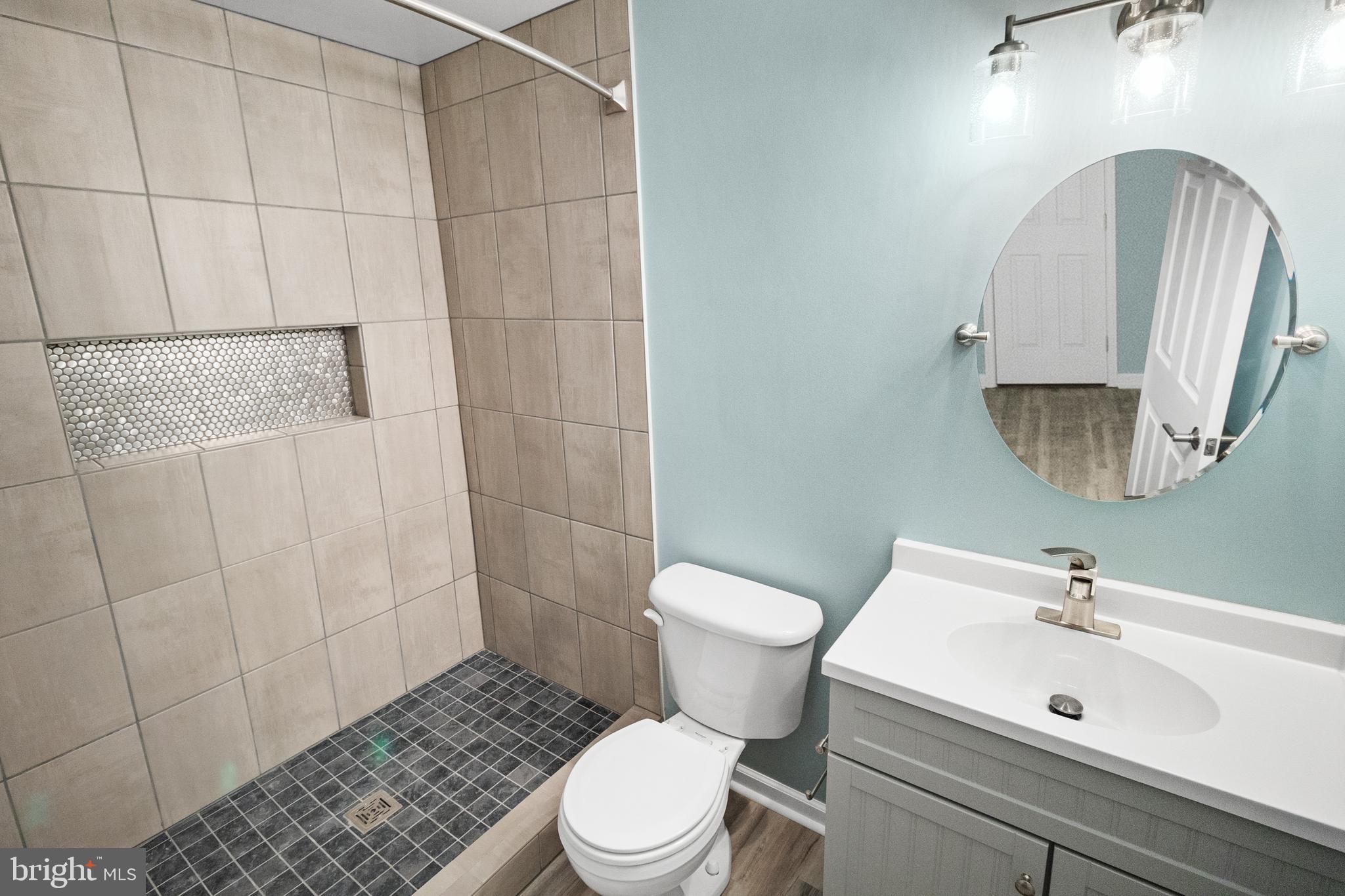 RIVER HILLS - Residential