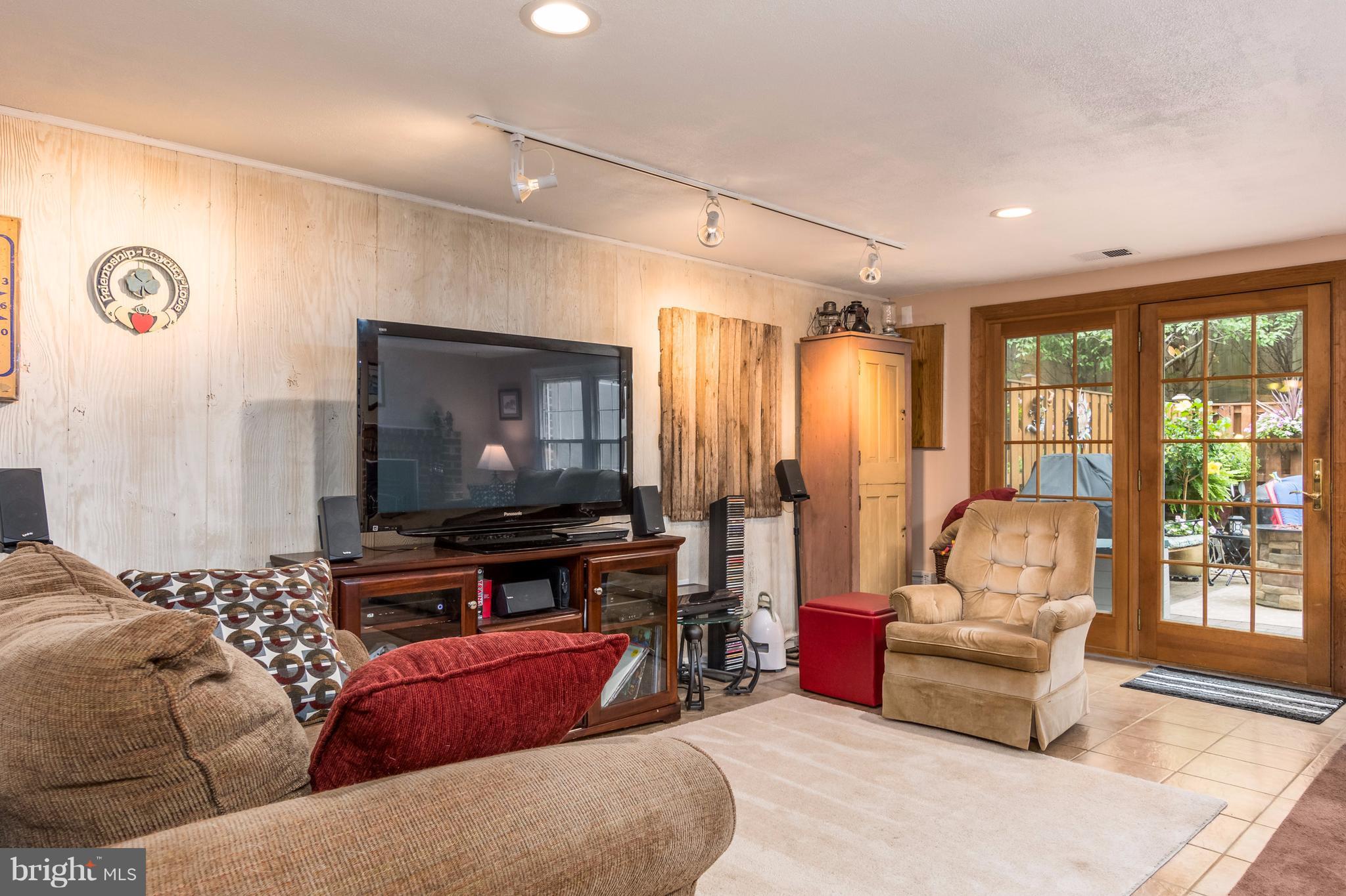 CHARING CROSS - Residential