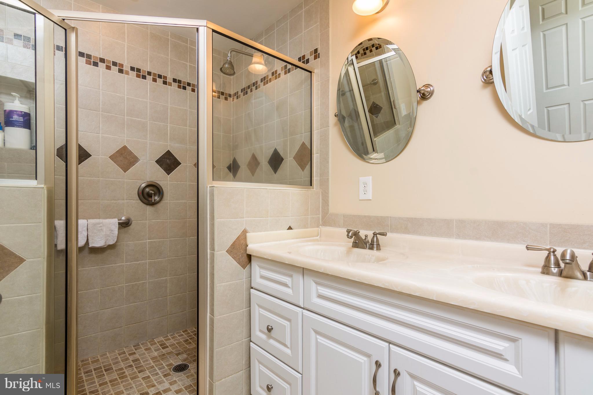 CHARING CROSS - Residential