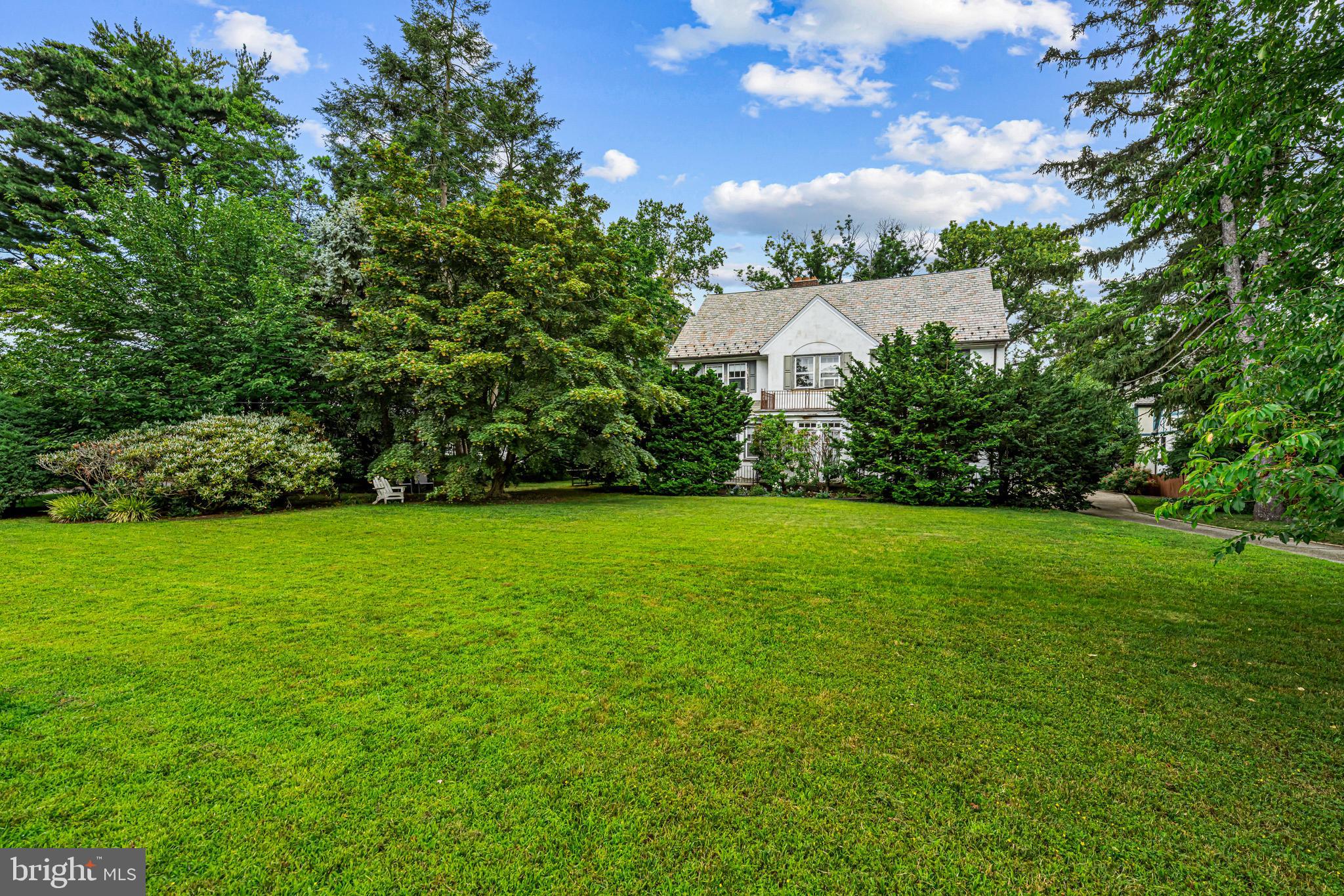 233 E KINGS HIGHWAY