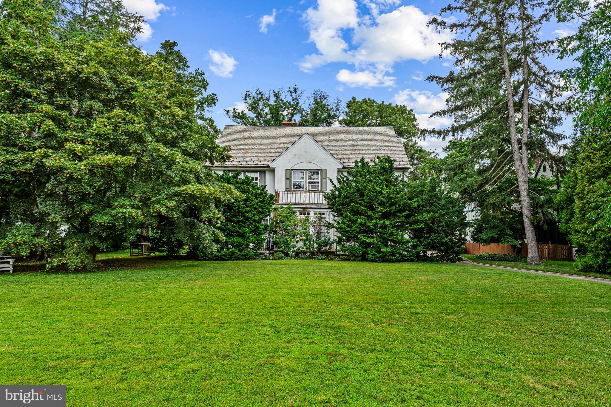 233 E KINGS HIGHWAY