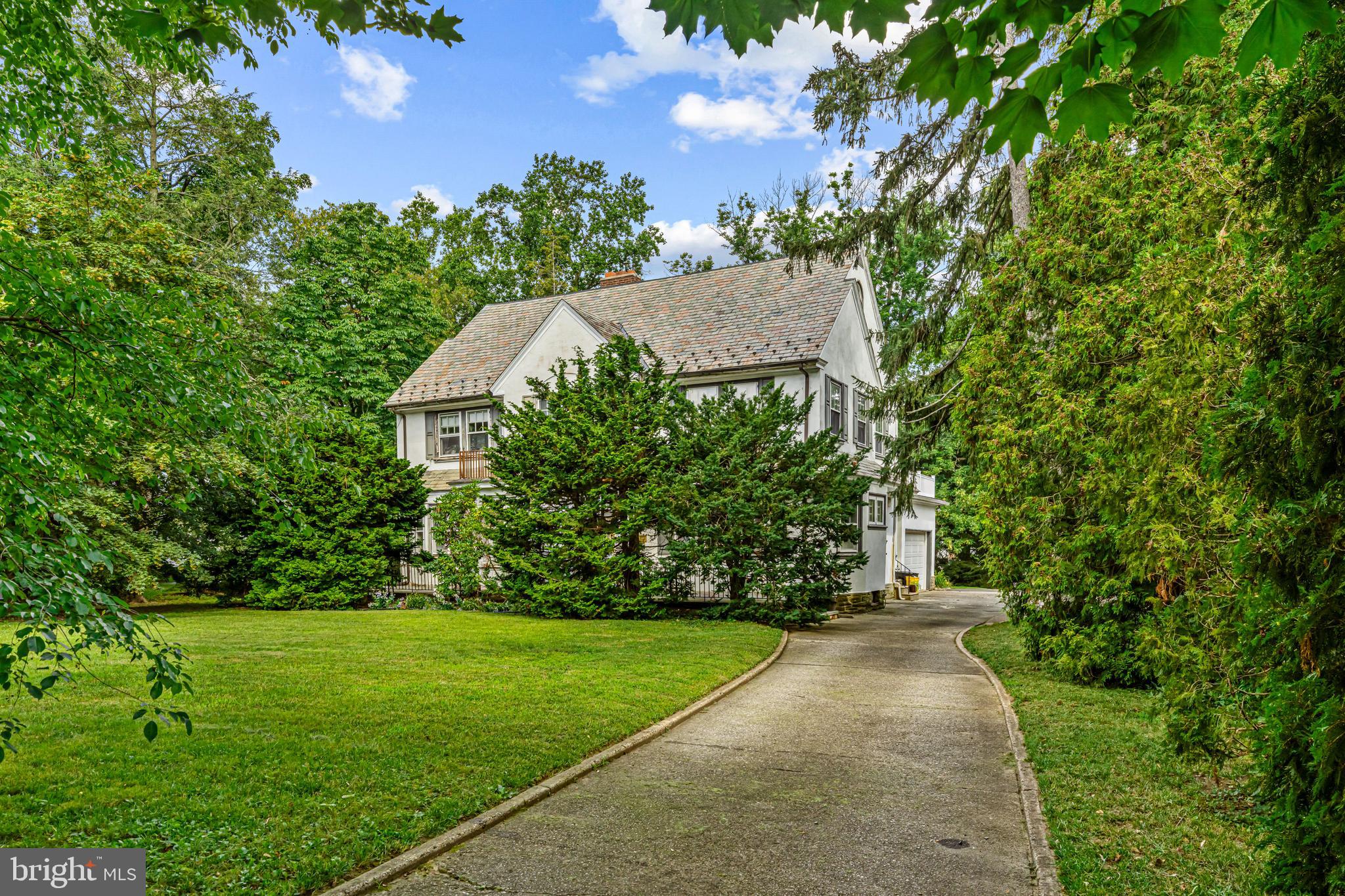 233 E KINGS HIGHWAY