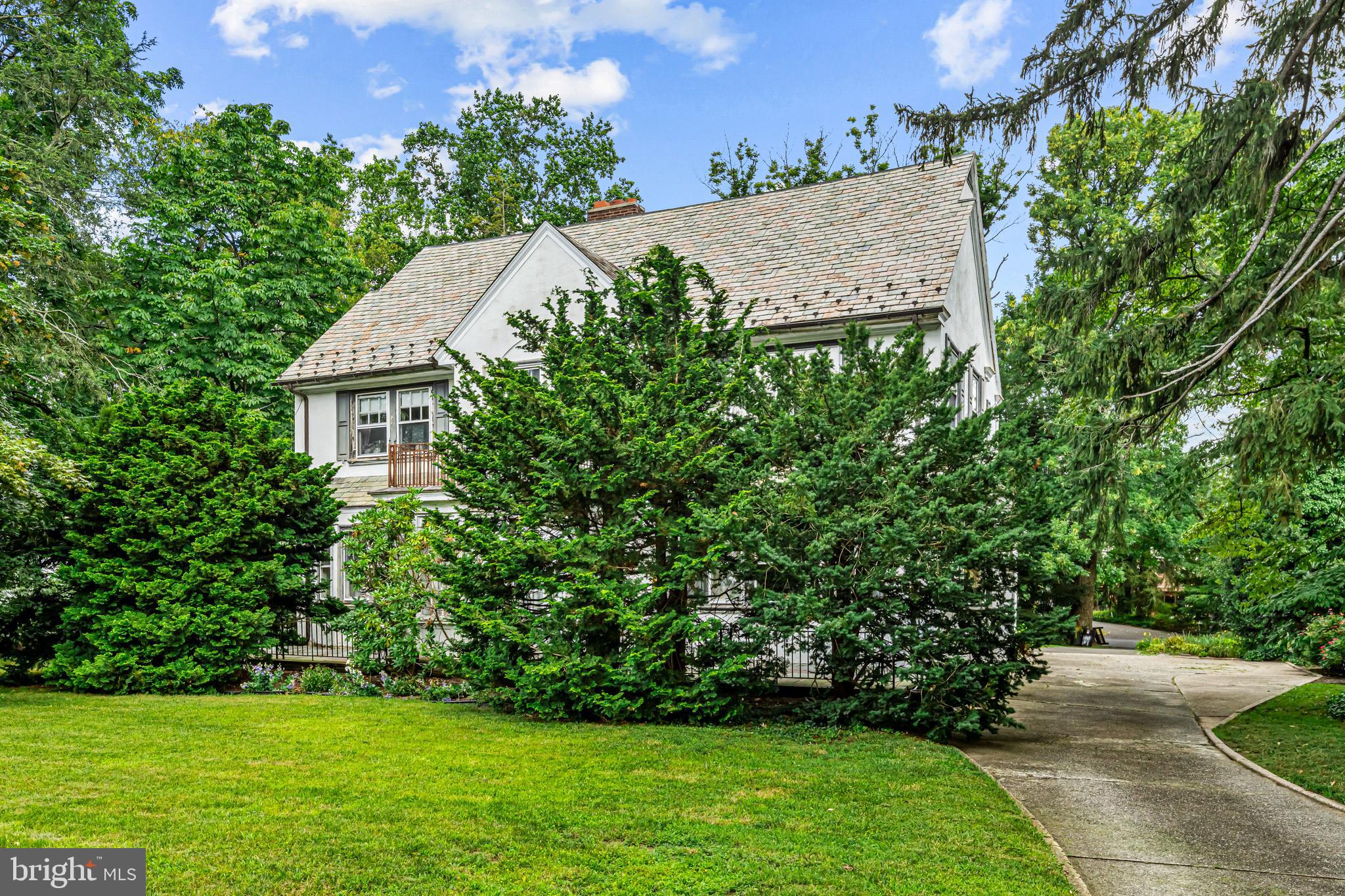233 E KINGS HIGHWAY