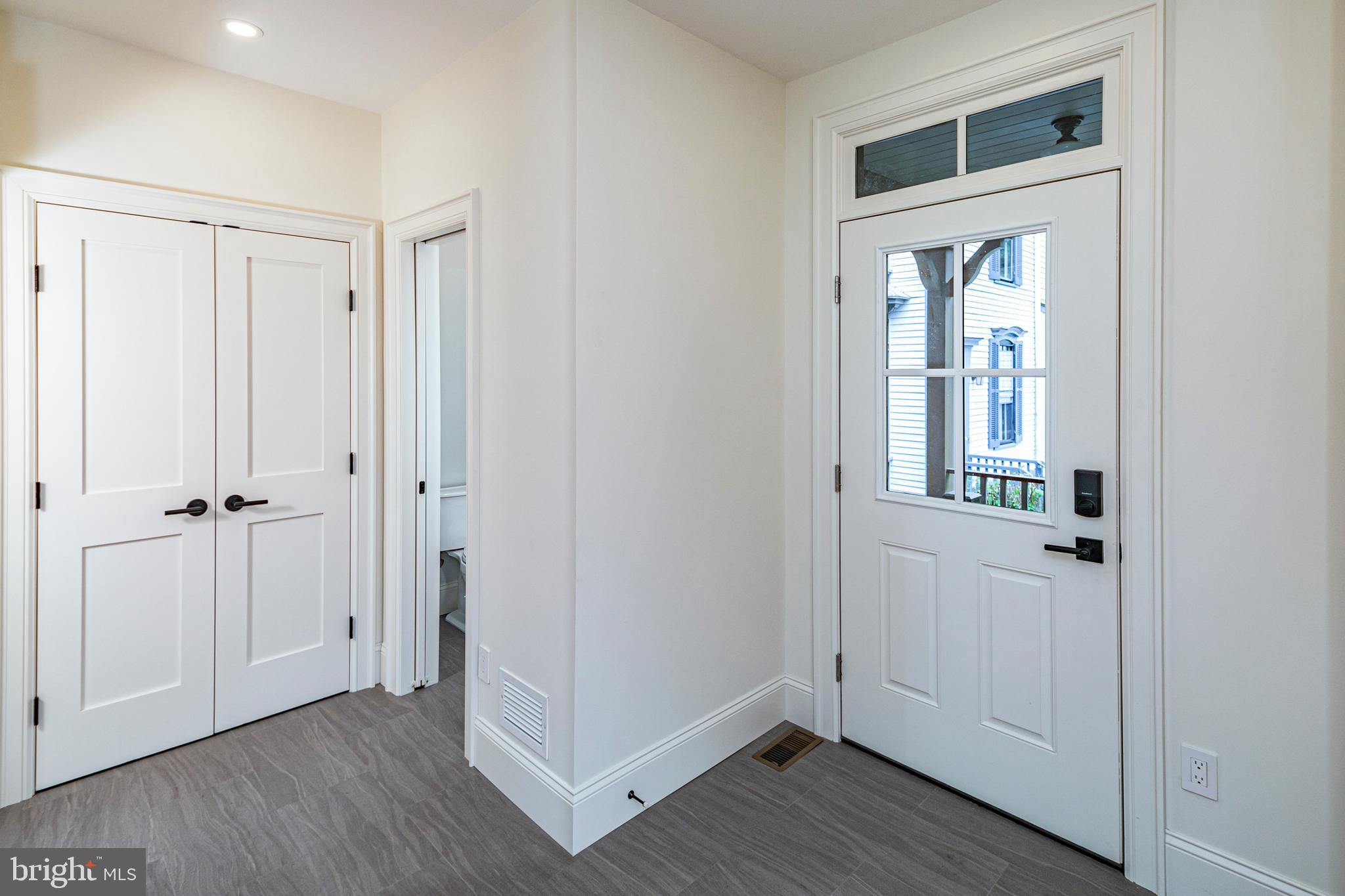 22 DICKINSON STREET B