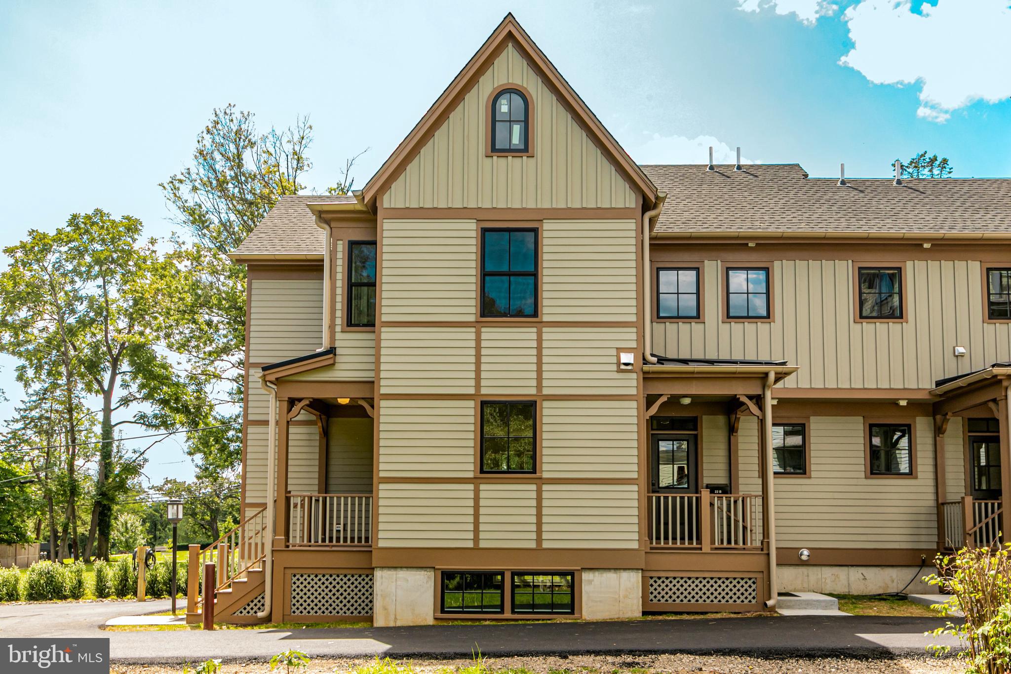 22 DICKINSON STREET B