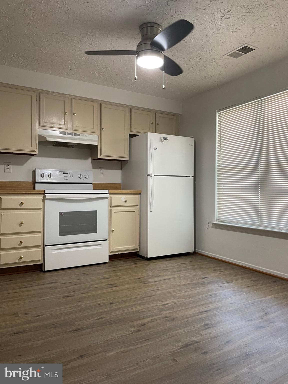 WHITE OAK VILLAGE SUB - Residential Lease