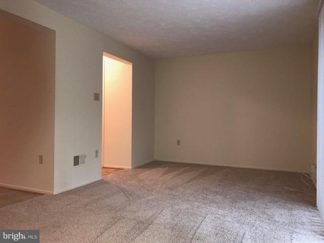 WHITE OAK VILLAGE SUB - Residential Lease