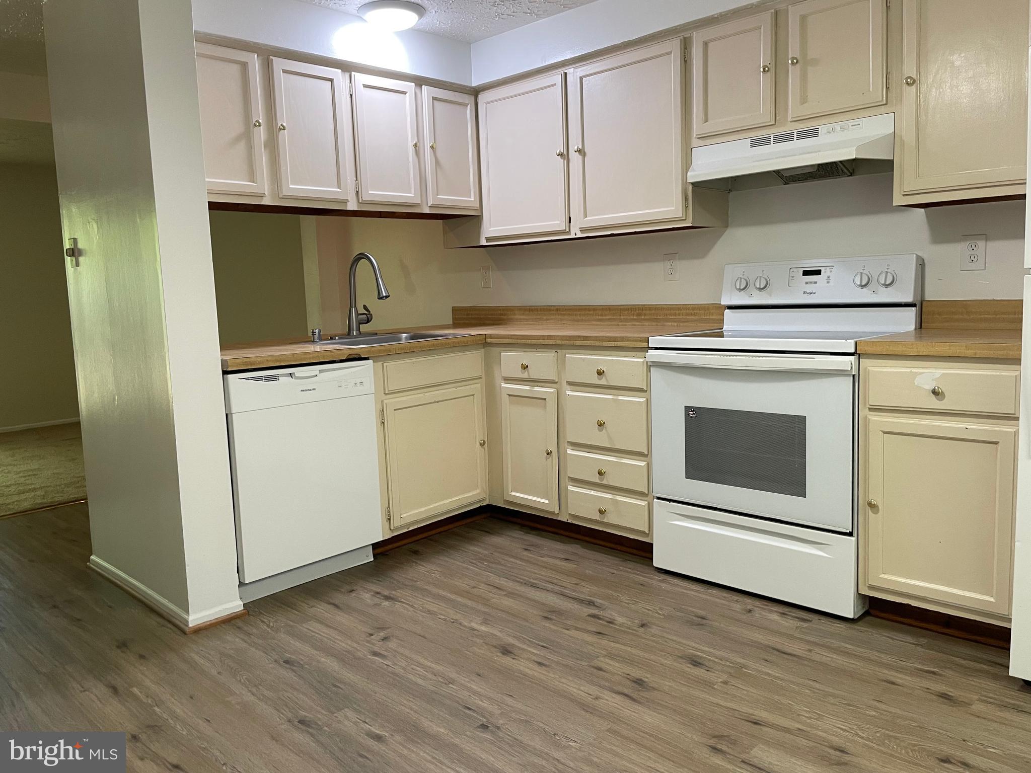 WHITE OAK VILLAGE SUB - Residential Lease