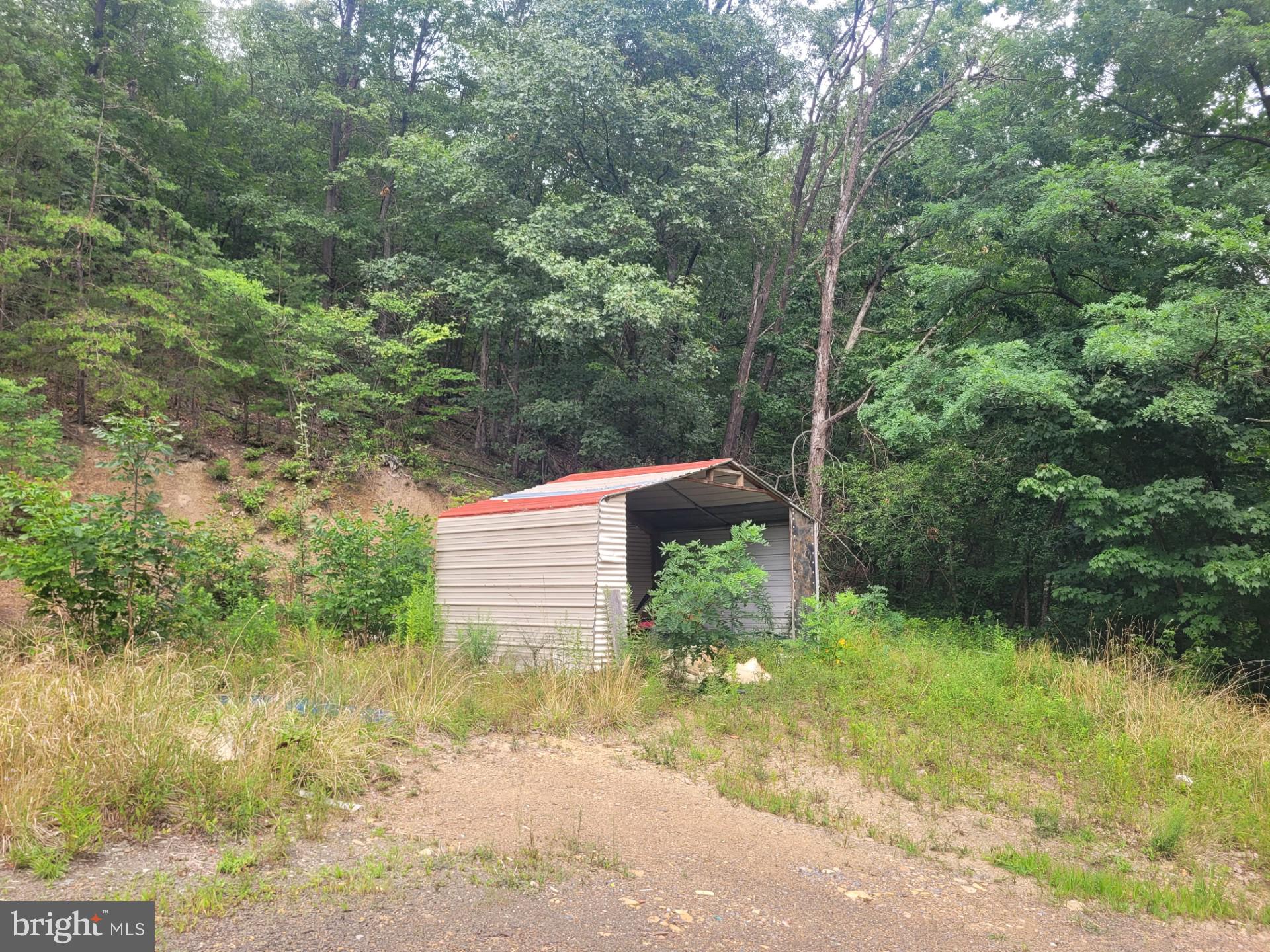 NONE UNRESTRICTED - Land