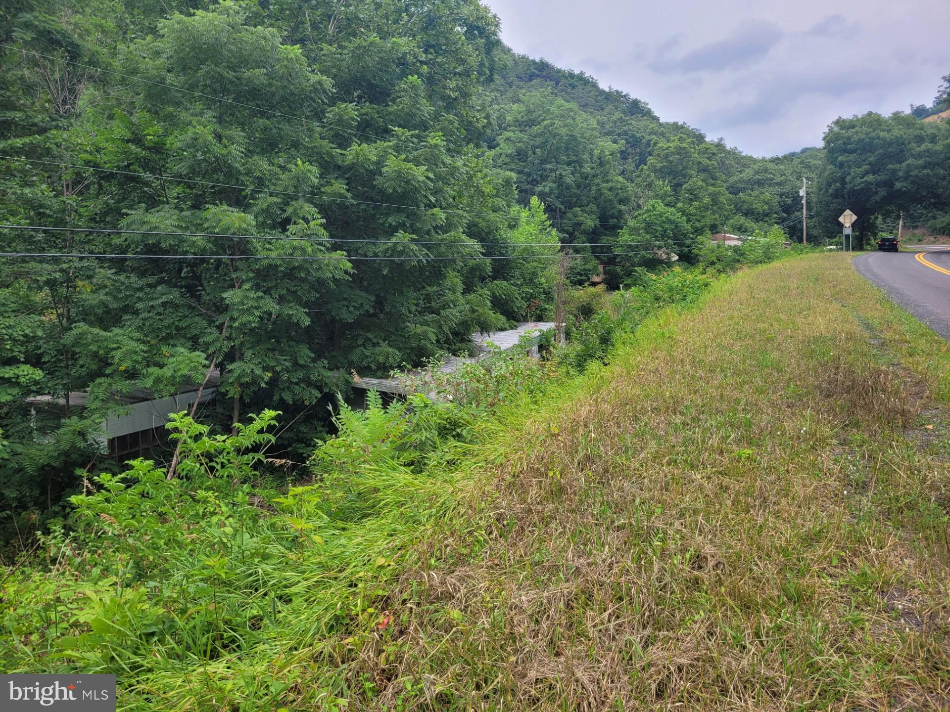 NONE UNRESTRICTED - Land