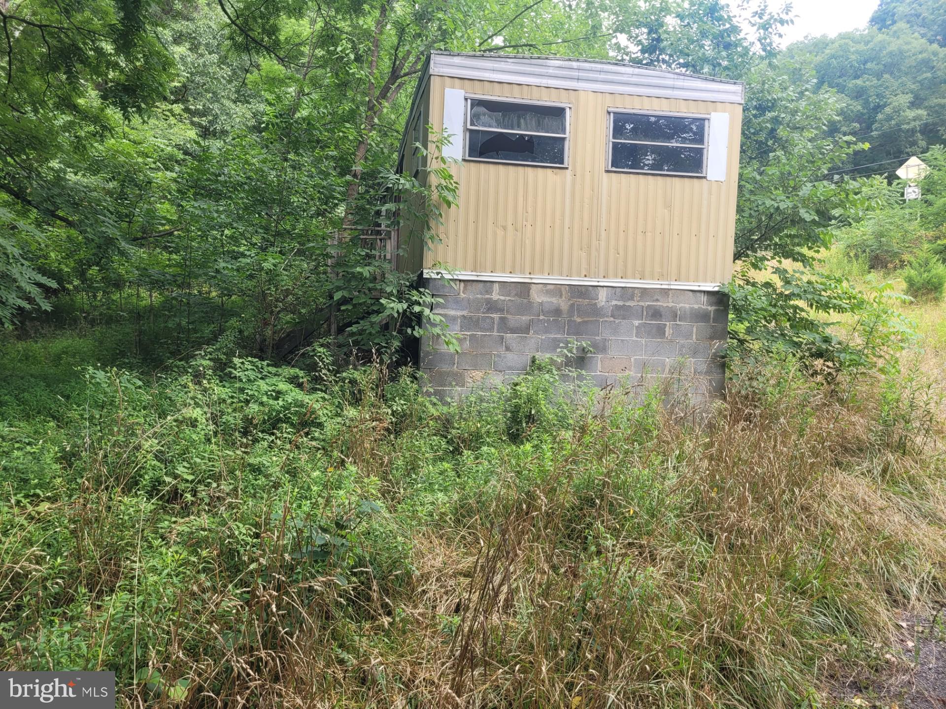 NONE UNRESTRICTED - Land