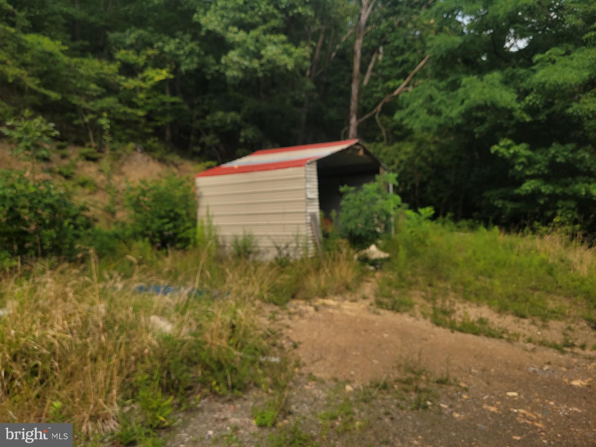 NONE UNRESTRICTED - Land