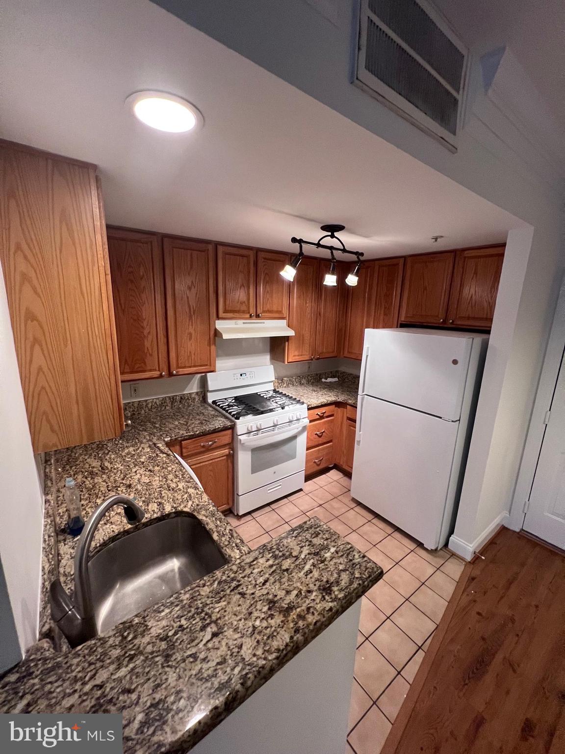 JEFFERSON PARK - Residential Lease