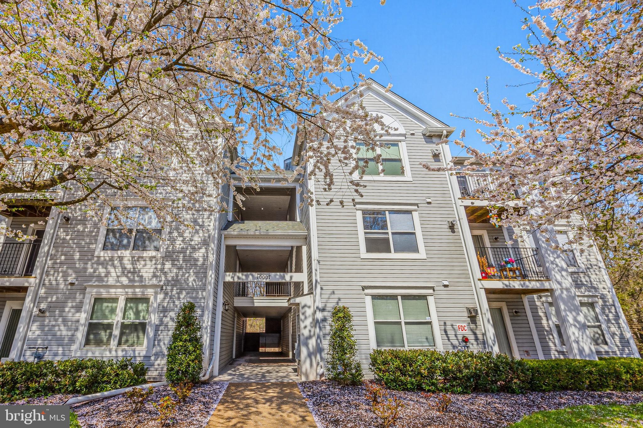10007 VANDERBILT CIRCLE 12