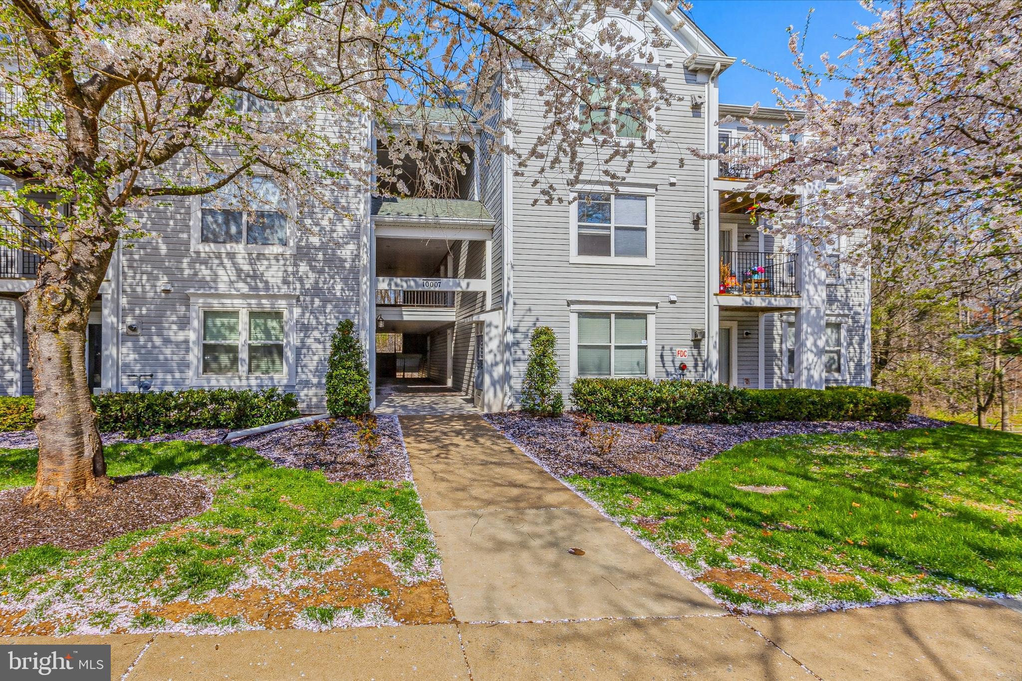 10007 VANDERBILT CIRCLE 12