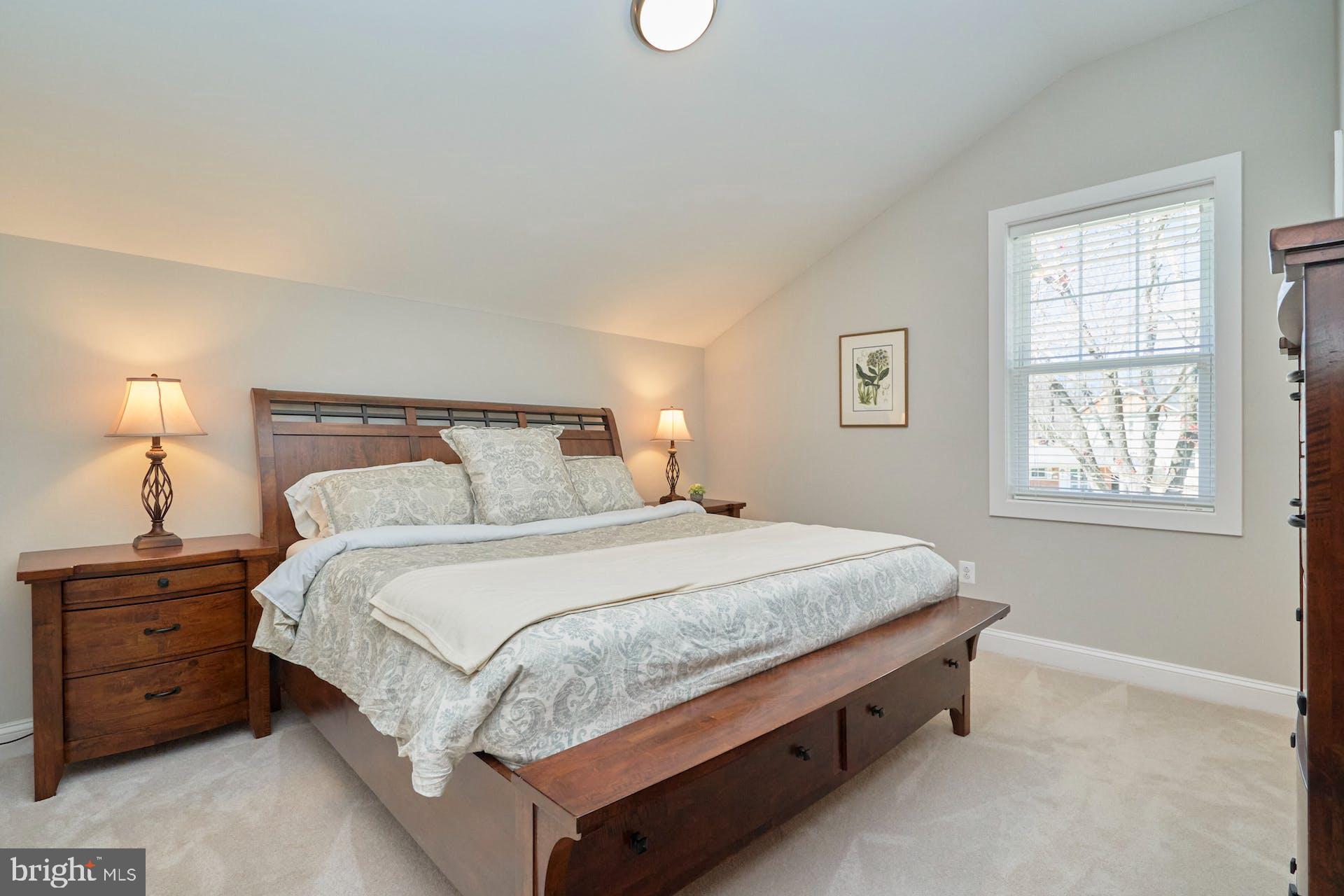 VIENNA WOODS - Residential