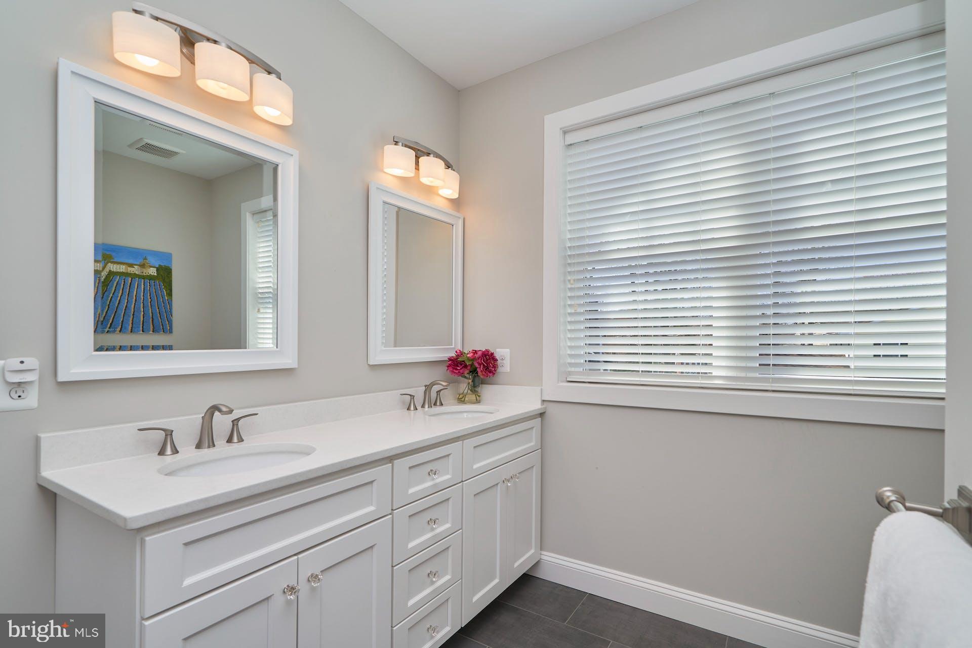 VIENNA WOODS - Residential