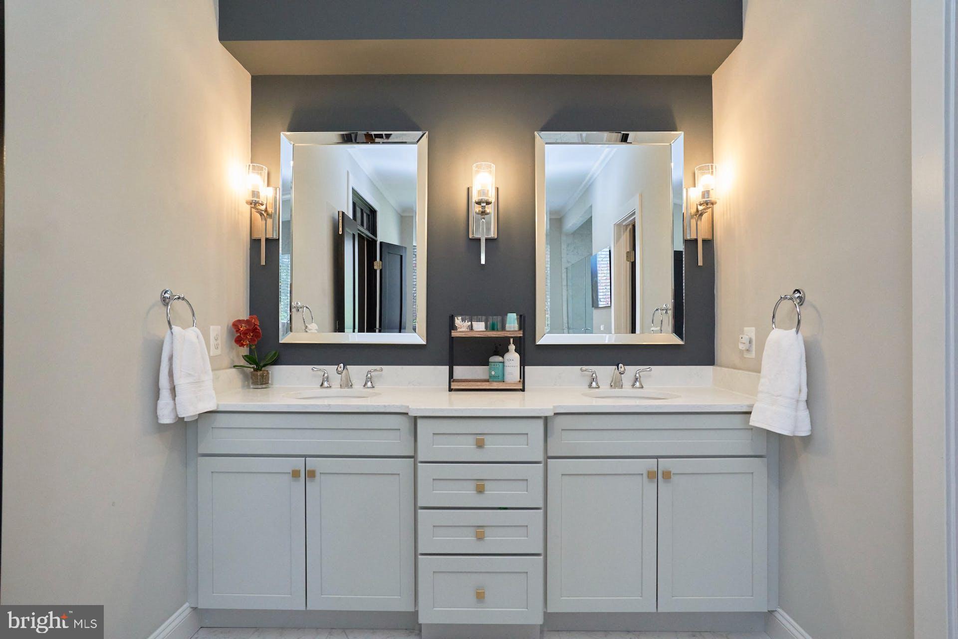 VIENNA WOODS - Residential