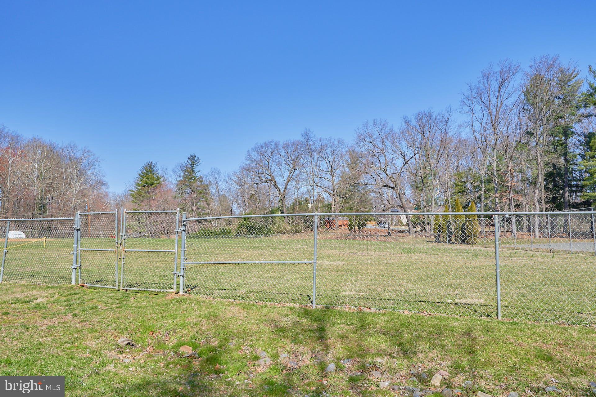 VIENNA WOODS - Residential