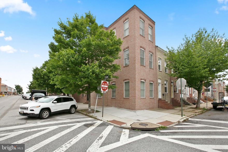 GORGEOUS CUSTOM-BUILT 3 BEDROOM 2.5 BATHROOM END UNIT LOCATED IN THE HEART OF CANTON NOW AVAILABLE. OVERSIZED 2 CAR SIDE ENTRY GARAGE PARKING. STUNNING 3 STORY FOYER ENTRYWAY. GLISTENING OAK HARDWOODS CASCADE THROUGHOUT. ENJOY CUSTOM CABINETRY, UPGRADED TRIM, IMPORTED TILE, DESIGNER LIGHTING, GRANITE COUNTERTOPS, DESIGNER CHEF'S GOURMET KITCHEN WHICH INCLUDES GE MONOGRAM APPLIANCE PACKAGE. GIGANTIC FAMILY ROOM WITH 10 FT+ CEILINGS WITH GAS FIREPLACE AND CUSTOM BUILT INS. LARGE BEDROOMS & BATHROOMS. WALK-IN SHOWERS. WALK-IN CLOSETS. LOADS OF NATURAL LIGHT. BUILT-IN DUMBWAITER. WHOLE HOUSE AUDIO. TONS OF STORAGE. SECONDARY GREAT ROOM ON 3RD LEVEL WHICH INCLUDES WET BAR AND ACCESS TO TWO-TIER ROOF DECK WITH BREATHTAKING WATER AND CITY SKYLINE VIEWS. CLOSE PROXIMITY TO RETAIL SHOPPING, LOCAL DINING, CANTON CROSSING, AND ALL MAJOR HIGHWAYS. SCHEDULE A PRIVATE TOUR TODAY.