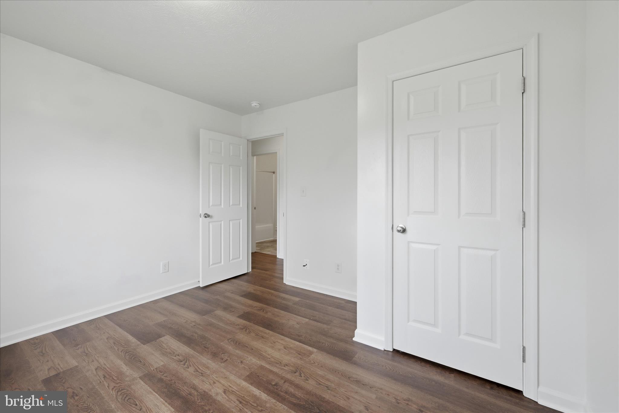 MIDDLE CREEK MANOR - Residential