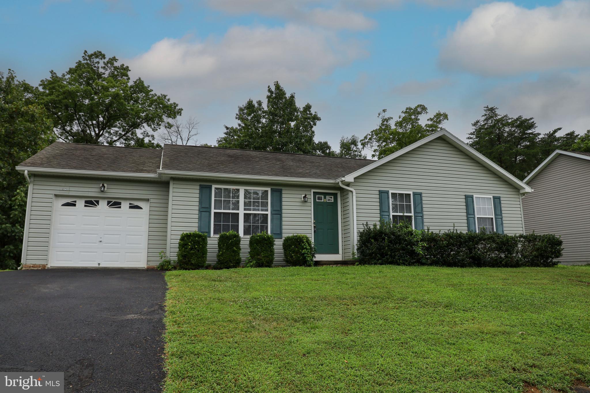 MIDDLE CREEK MANOR - Residential