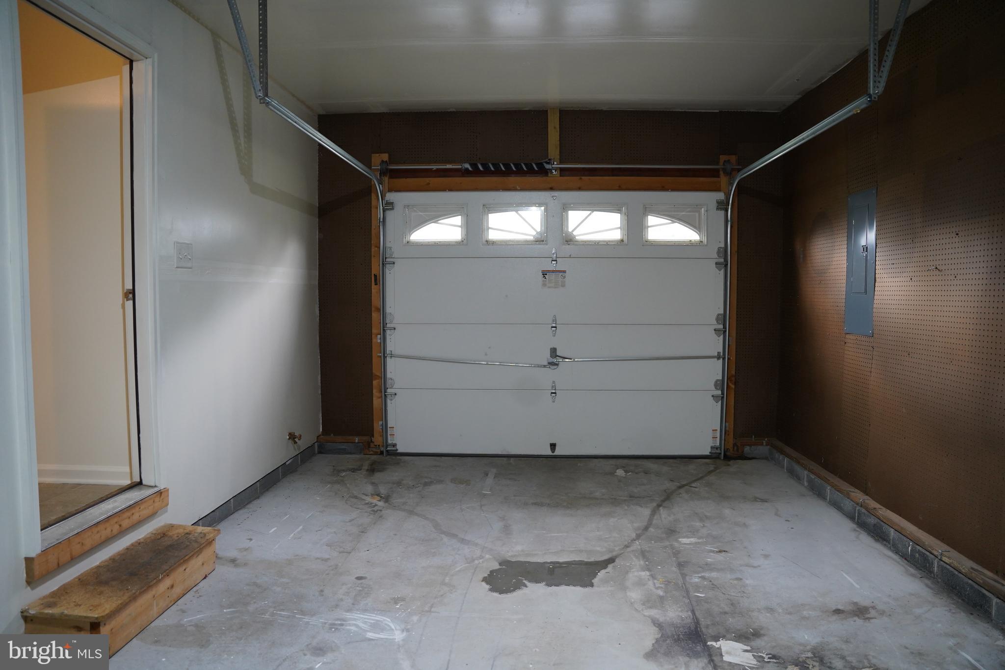 MIDDLE CREEK MANOR - Residential