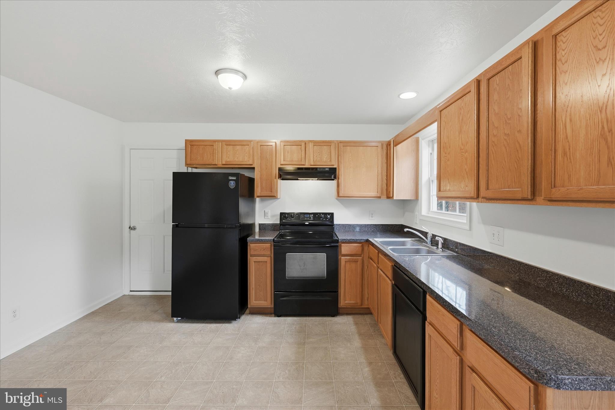 MIDDLE CREEK MANOR - Residential