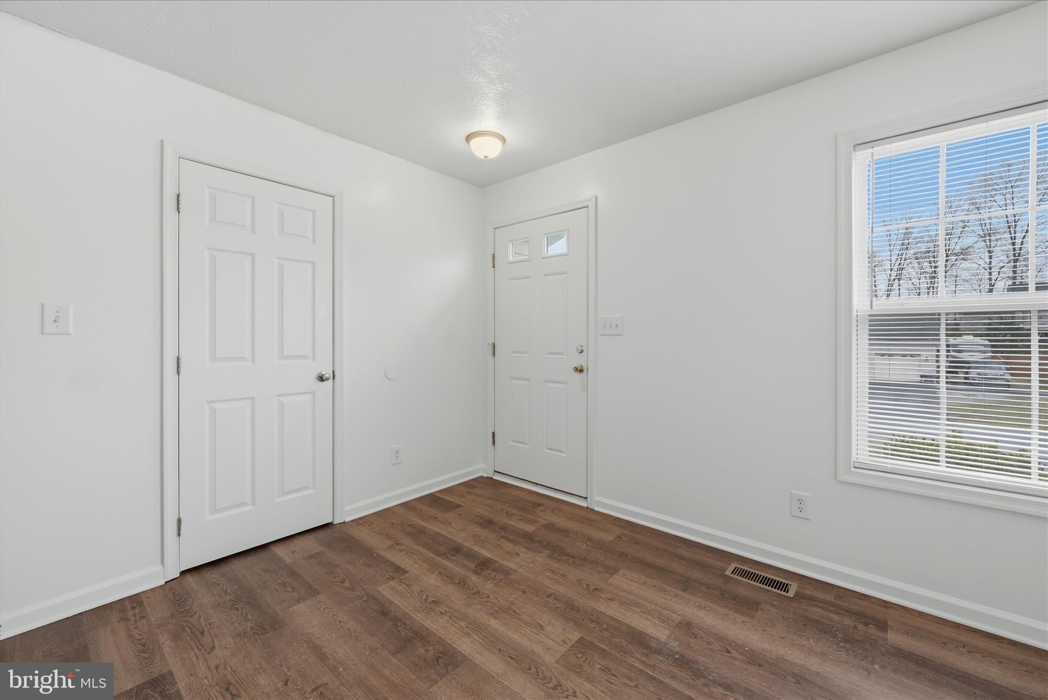 MIDDLE CREEK MANOR - Residential