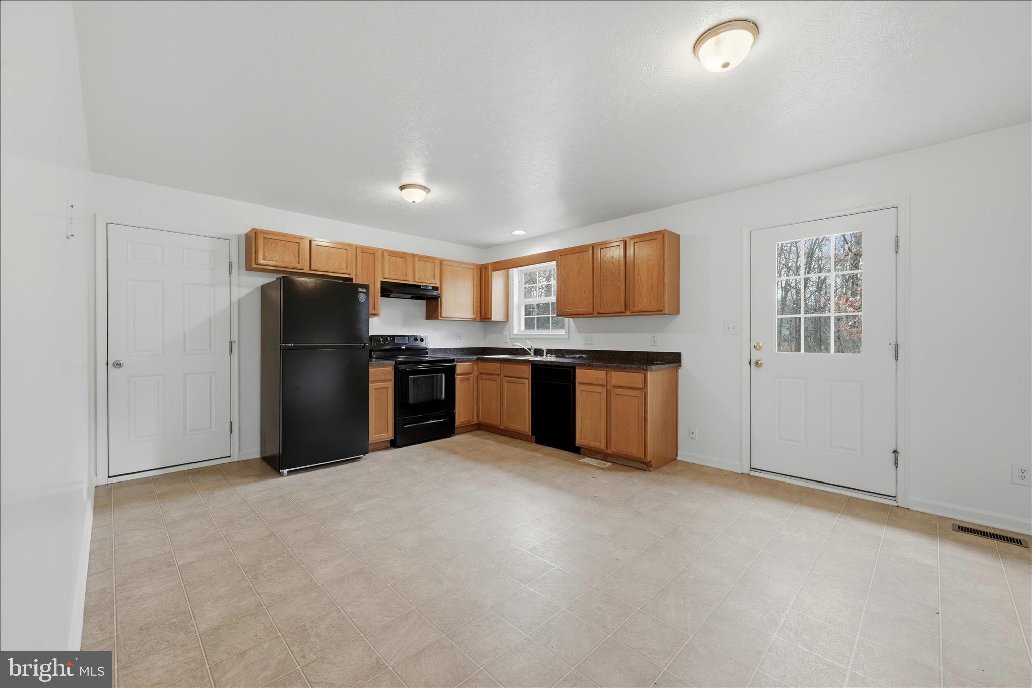 MIDDLE CREEK MANOR - Residential