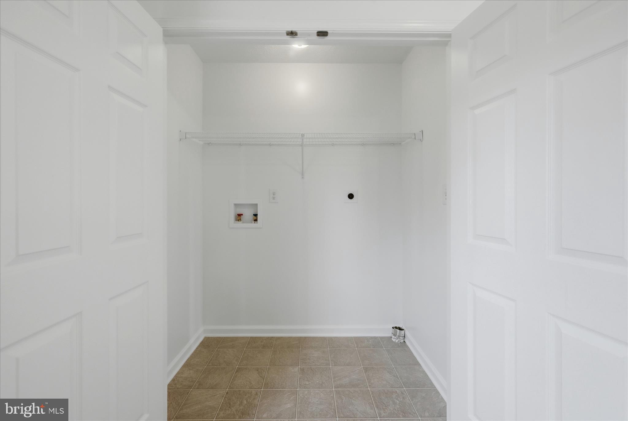 MIDDLE CREEK MANOR - Residential