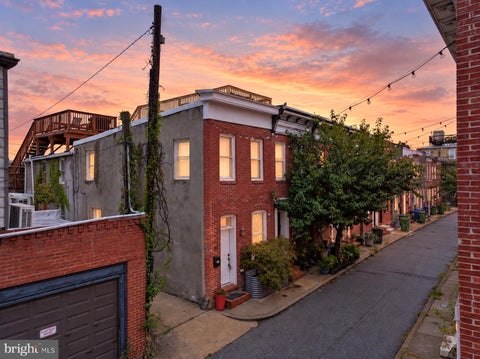 Townhouse For Sale - 32 S Castle Street<br/> BALTIMORE, MD 21231