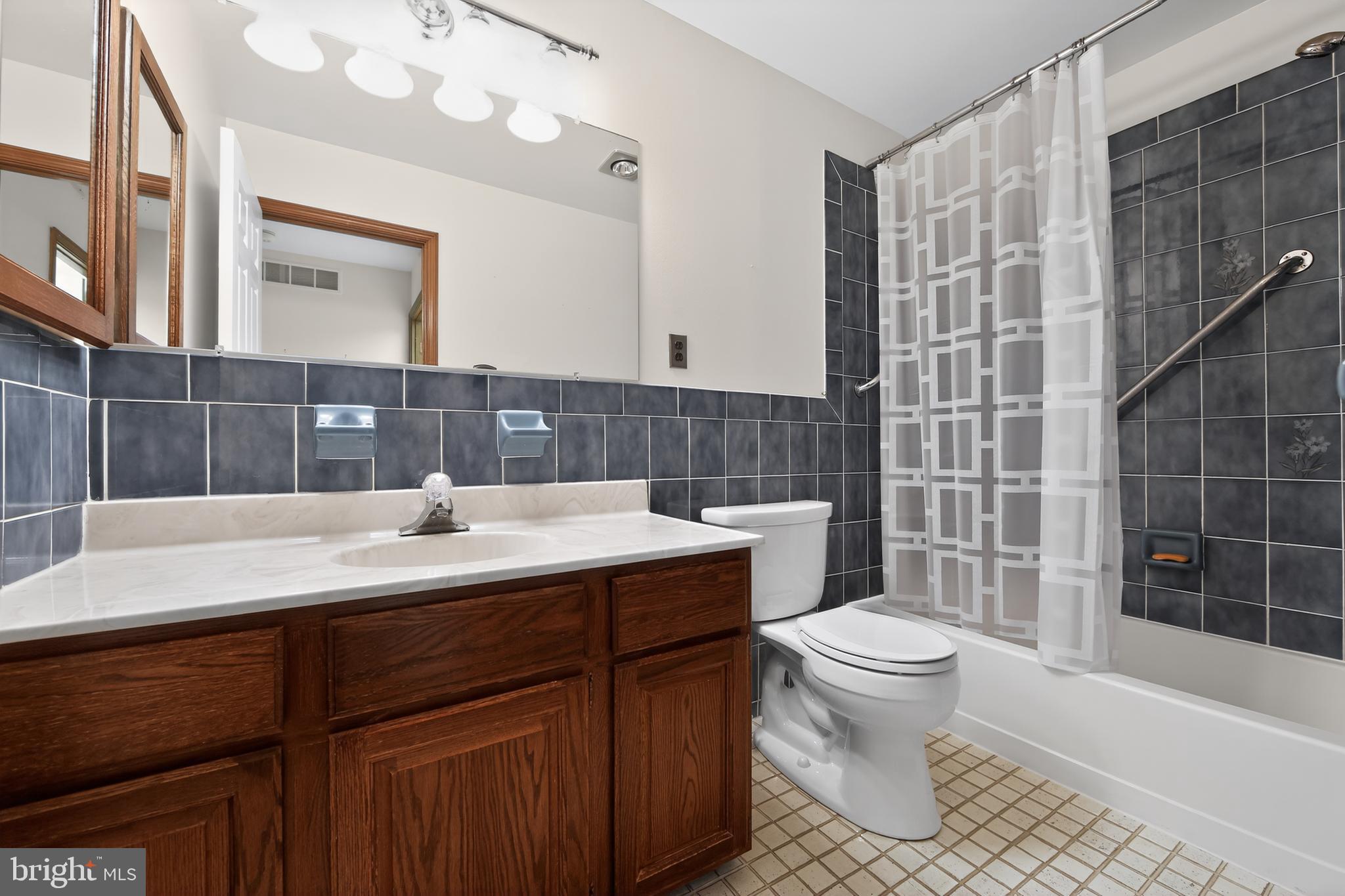 RUSTMONT - Residential