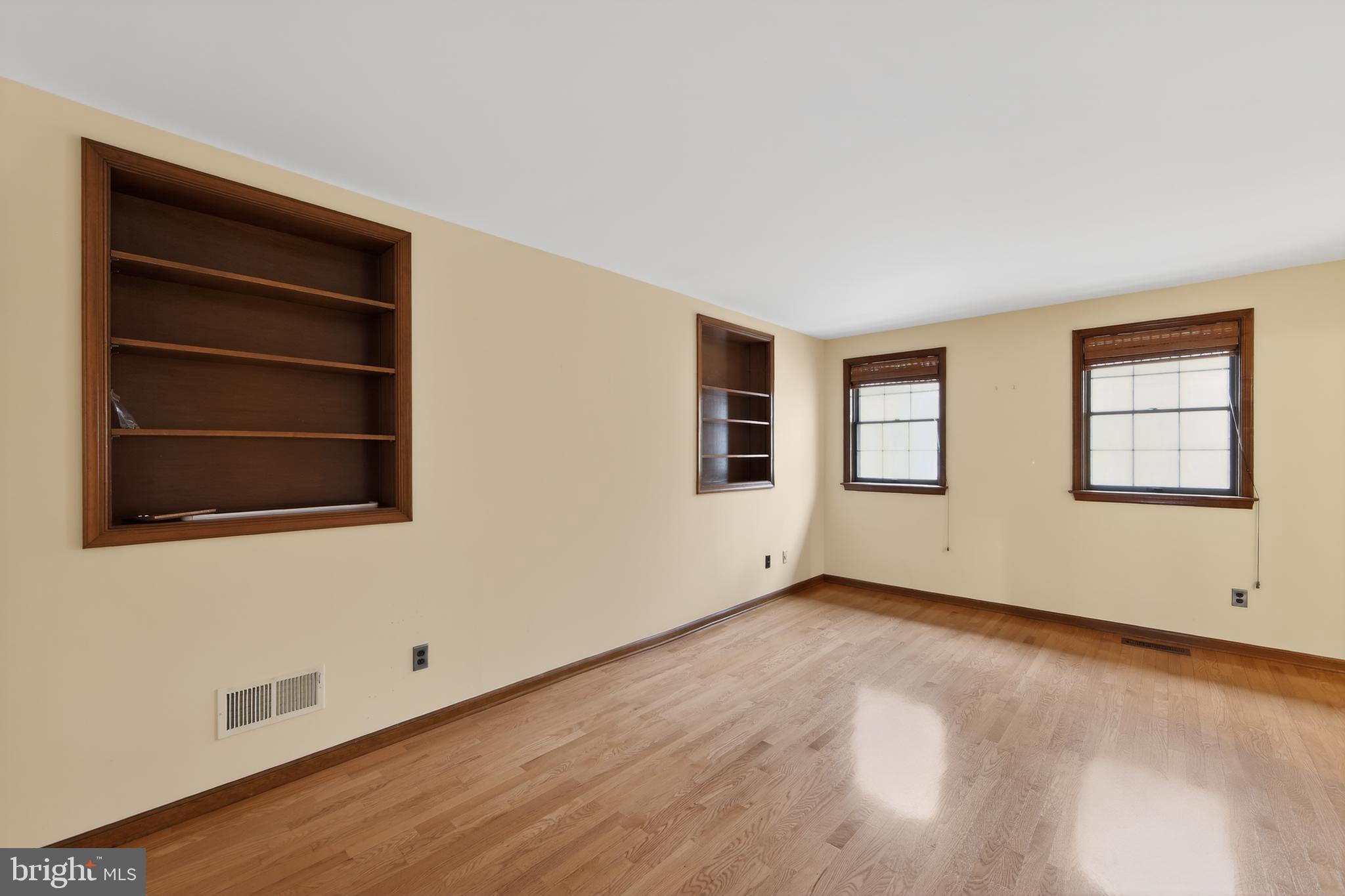 RUSTMONT - Residential