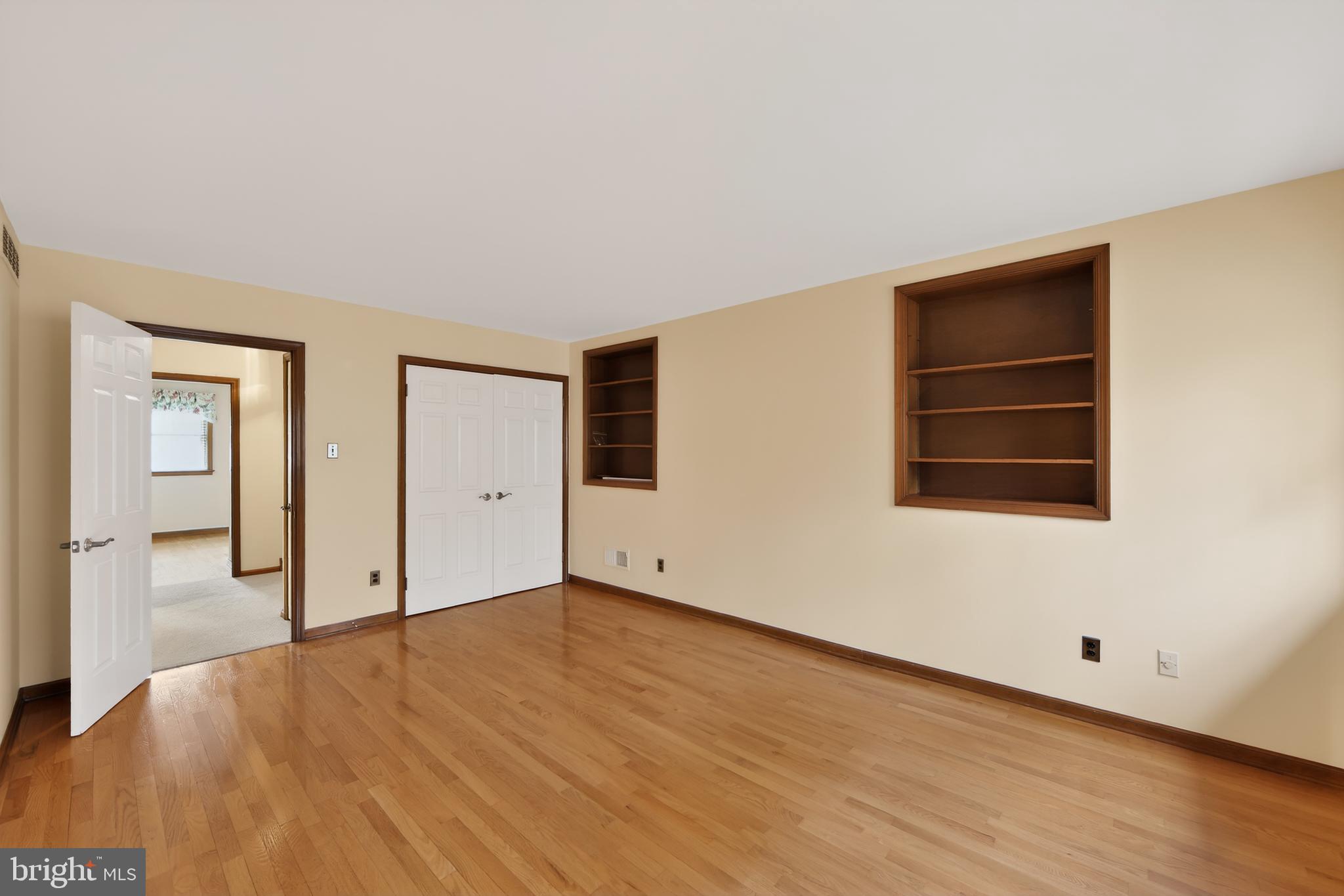 RUSTMONT - Residential