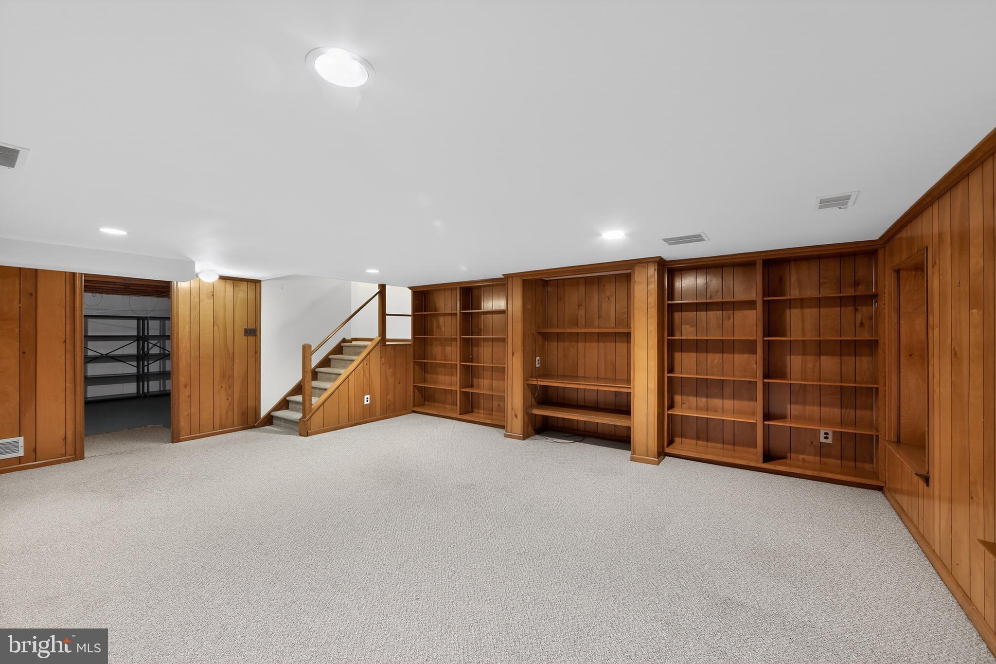 RUSTMONT - Residential