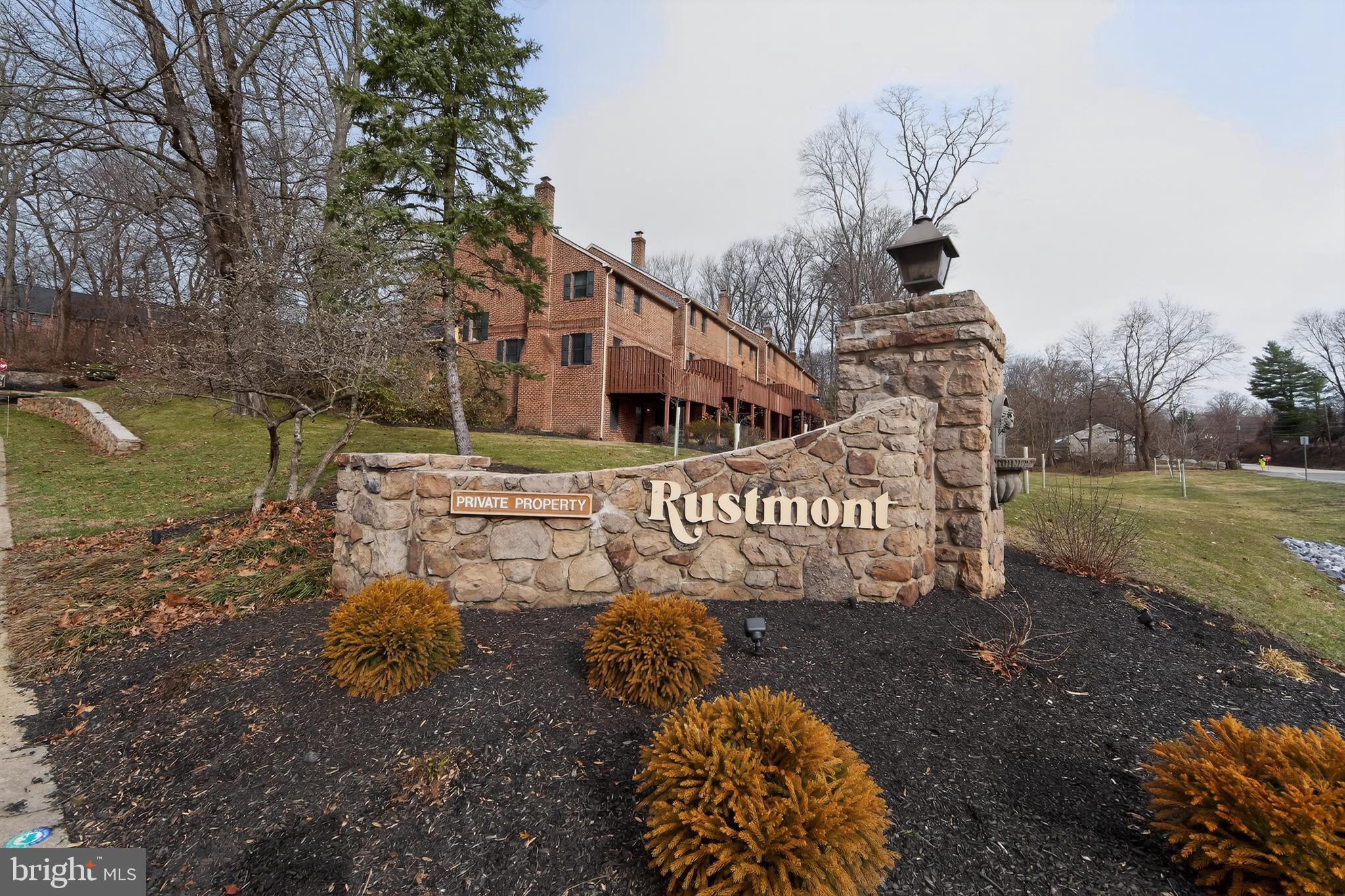 RUSTMONT - Residential