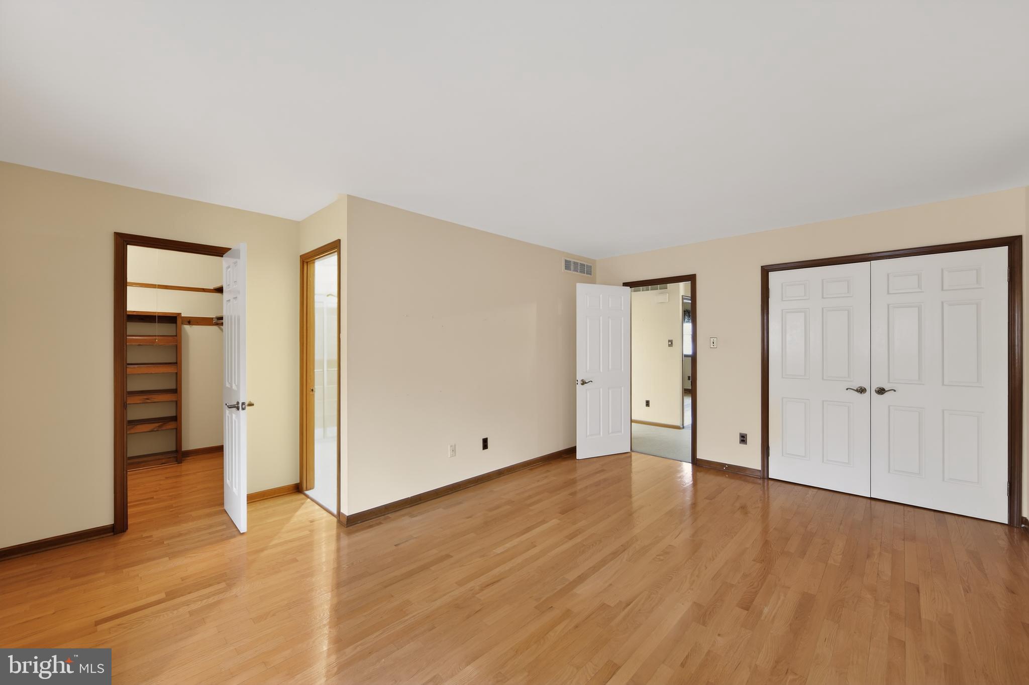 RUSTMONT - Residential