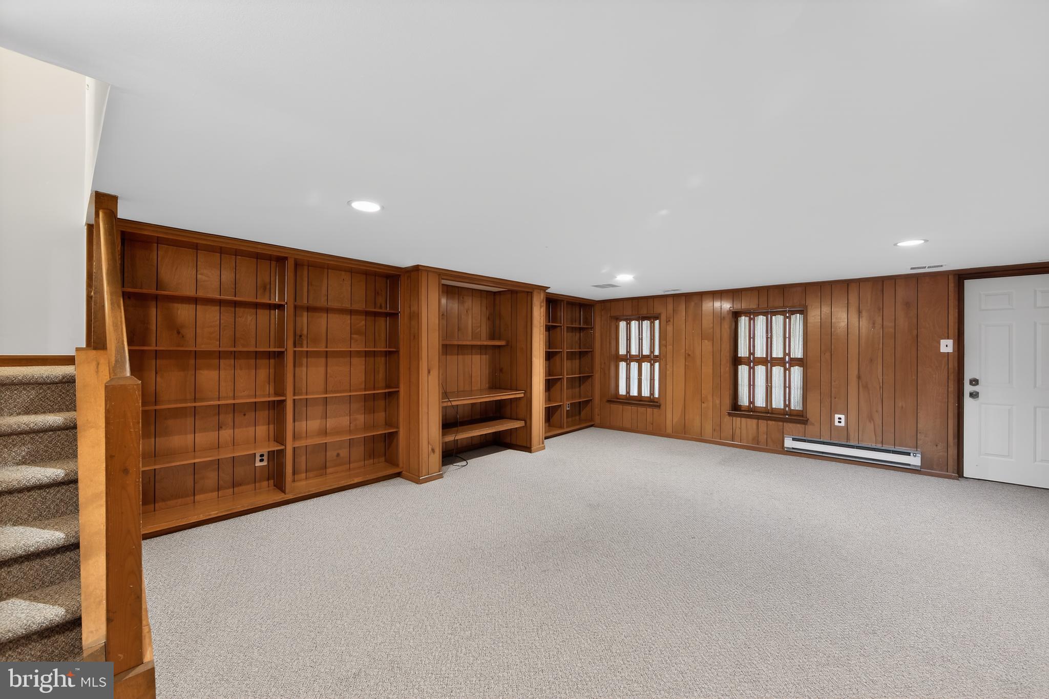 RUSTMONT - Residential