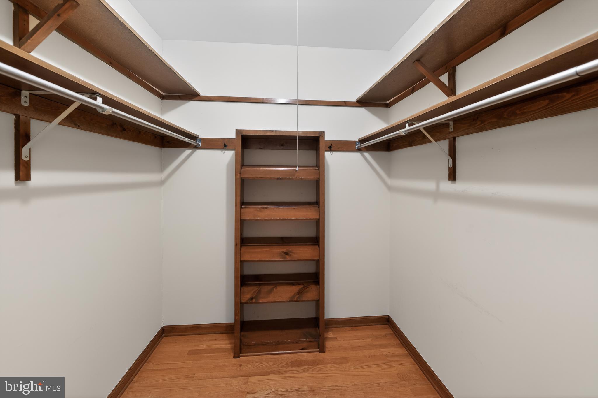 RUSTMONT - Residential