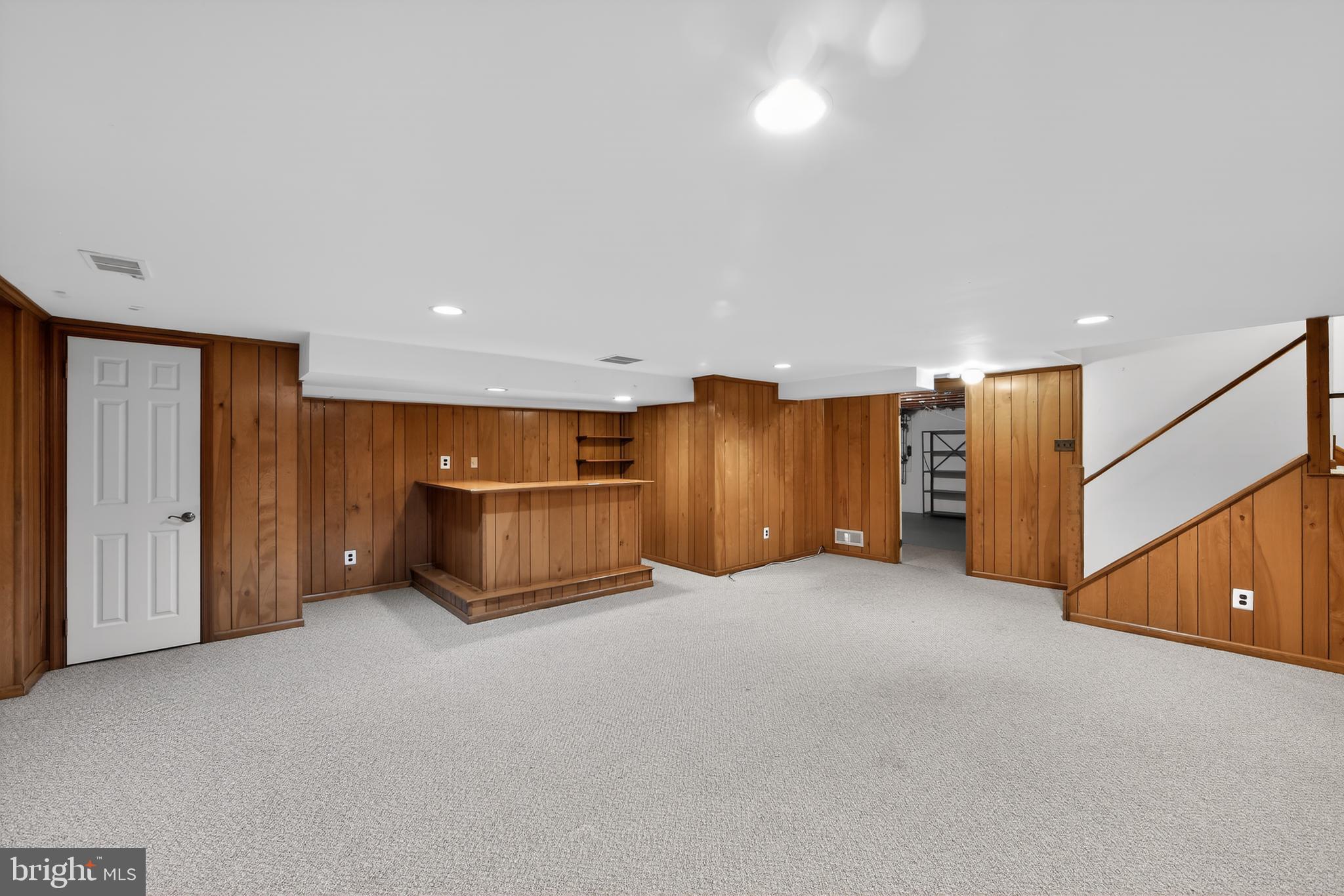 RUSTMONT - Residential