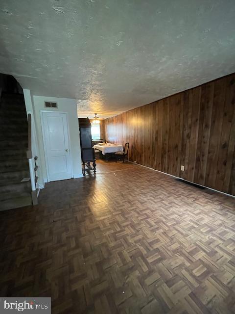 212 W RIVERVIEW ROAD