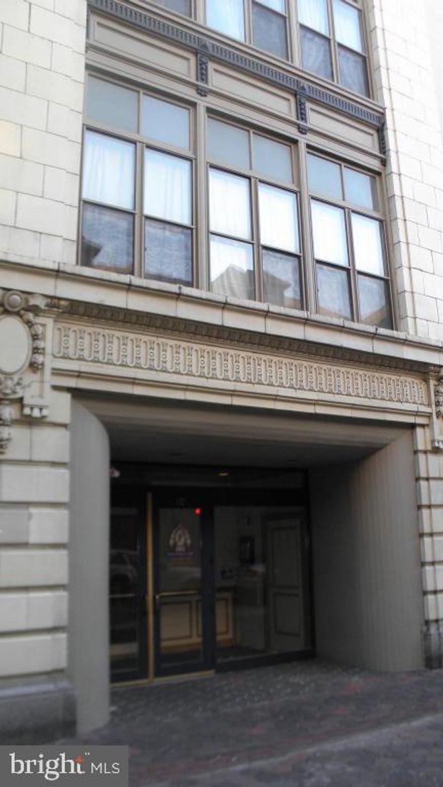 Hager Arcade condo in the heart of downtown Lancaster! overlooks Central Market, this 2 bedroom 1 bath condo offers a spacious and open floor plan, updated kitchen with new appliances, raised den/loft can be a bedroom or made to what you desire. Don't miss this opportunity to own a great home in a great location!