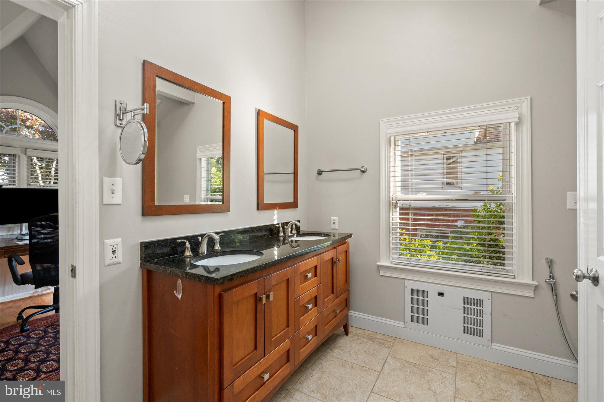 BEVERLY HILLS - Residential