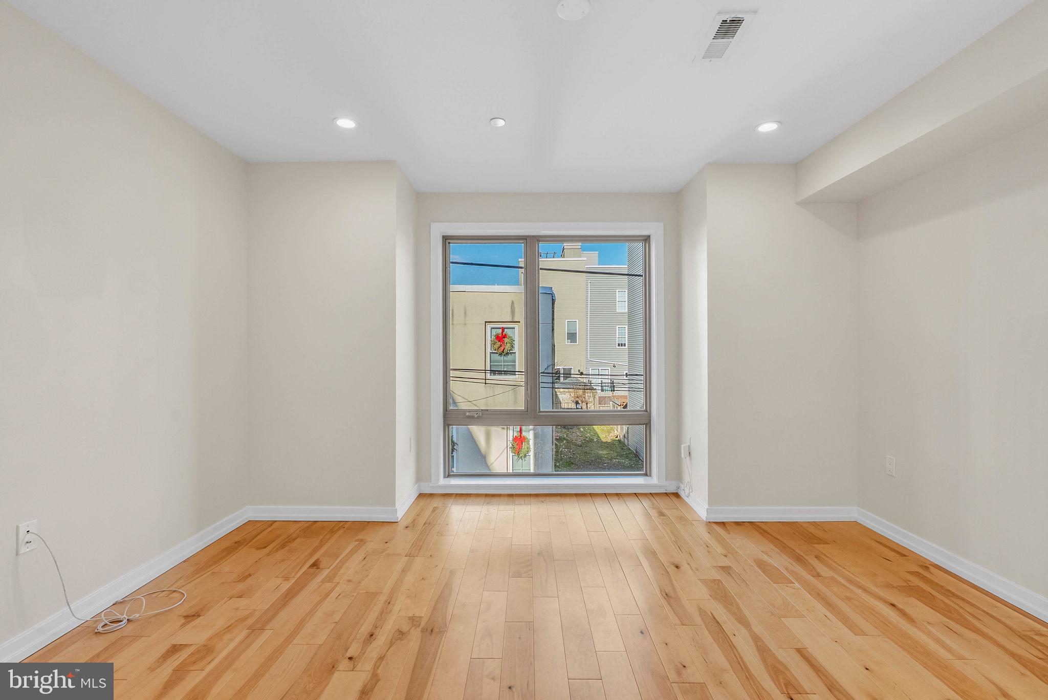 POINT BREEZE - Residential