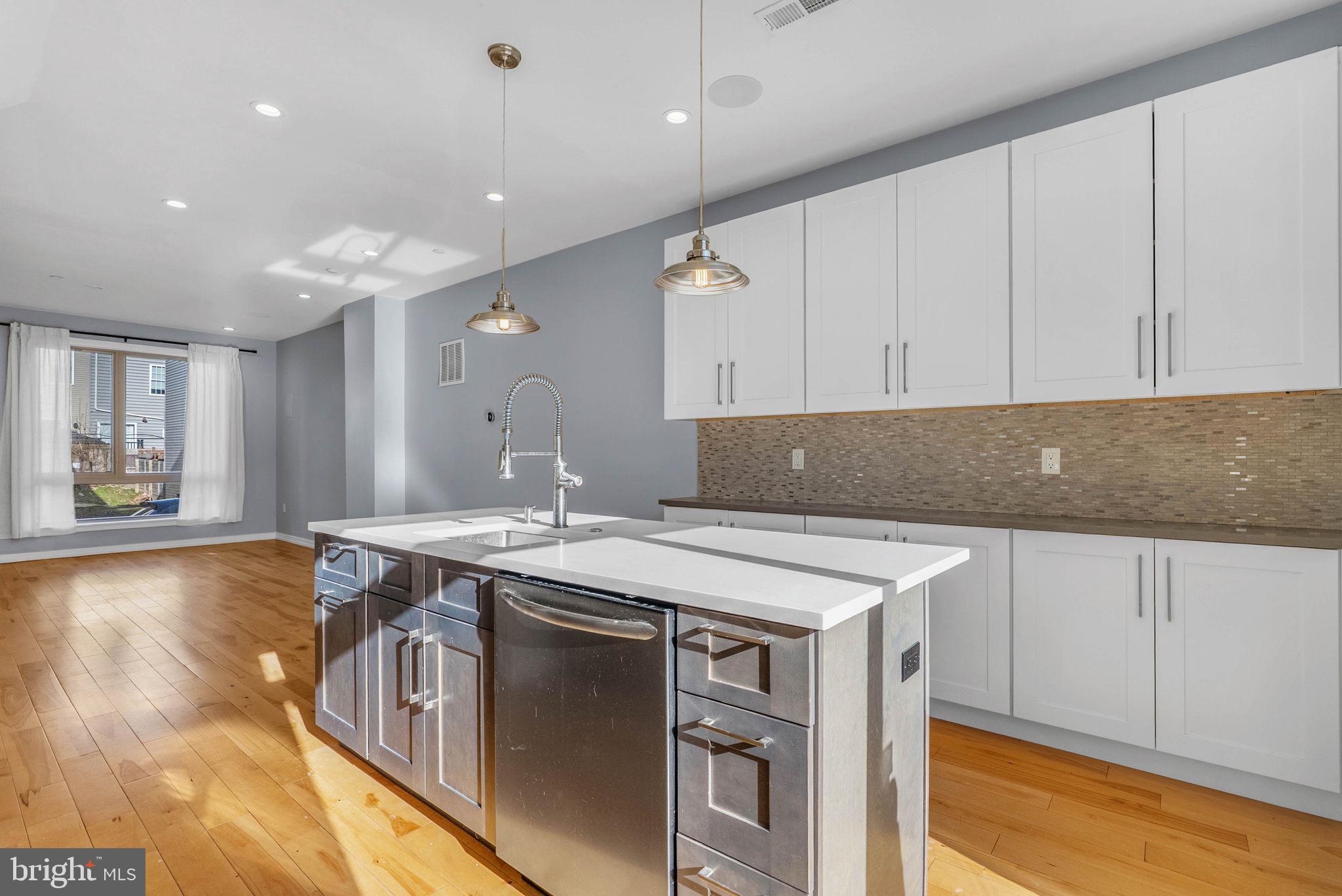 POINT BREEZE - Residential