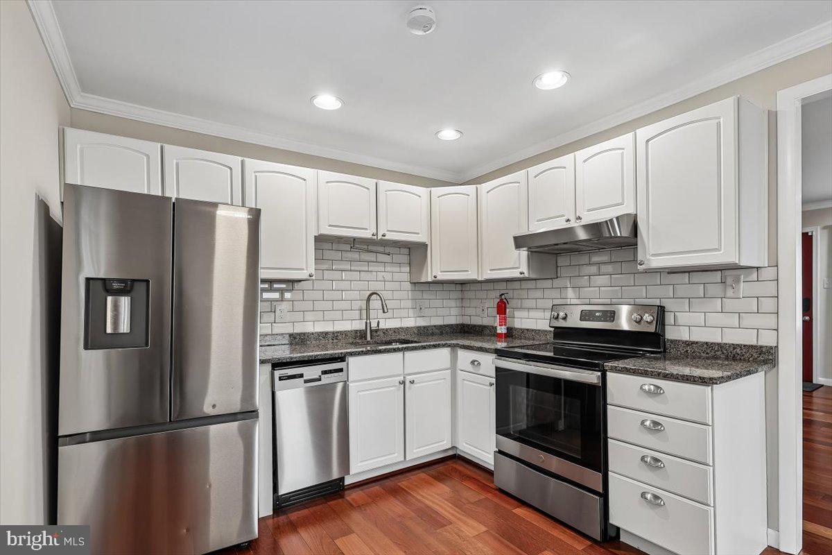 CARROLLTON MANOR - Residential