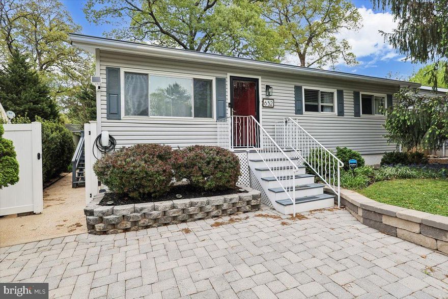 Charming  rancher in sought after Carrollton Manor with Severna Park Schools!  Home features 3 bedrooms, 2 full bathrooms, beautiful eat-in kitchen and living room . First Floor features hardwood floors and crown molding throughout.  Lower level features a large family/recreation room , storage, laundry and a second full bathroom.  Yard is beautifully landscaped with a large entertaining area and patio in the backyard.  Within walking distance to community beach, pier and boat ramp.