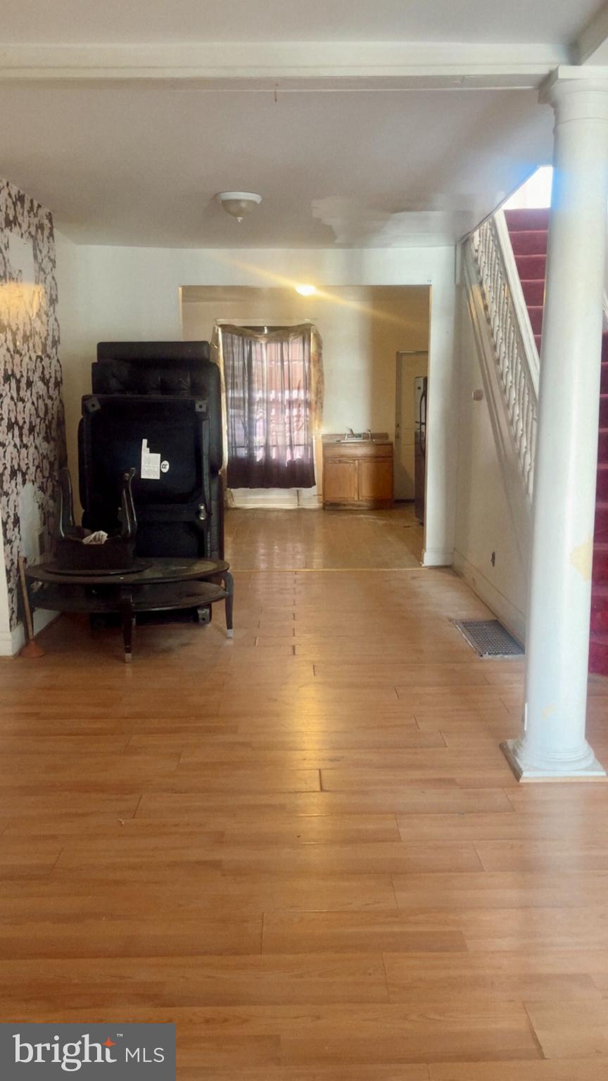 2737 W FAIRMOUNT AVENUE